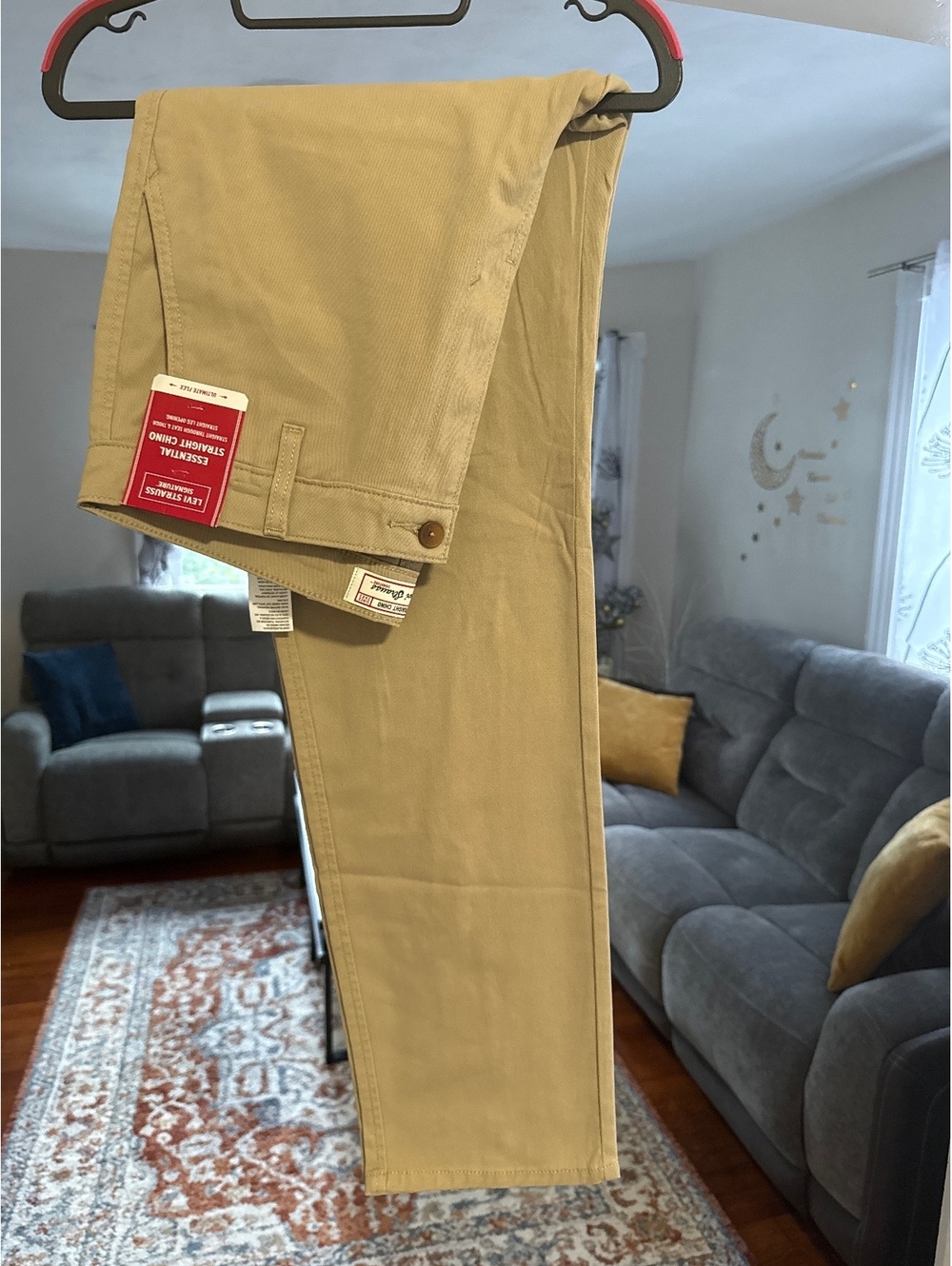 Men's Levi’s Classic Fit Straight Beige Chino Pants, Size 34x32, New with Tags